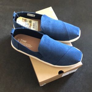 Brand New Navy Washed Men’s Toms